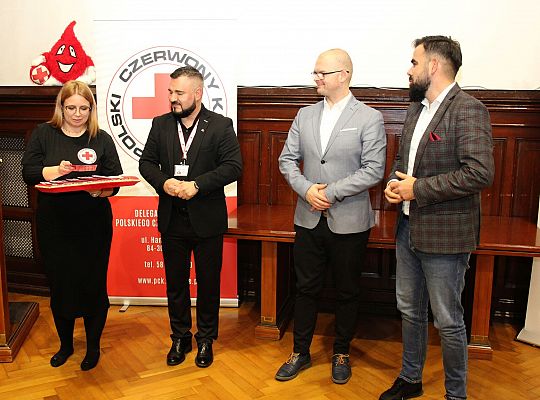 Dawcy krwi odznaczeni na gali PCK w ratuszu 59504