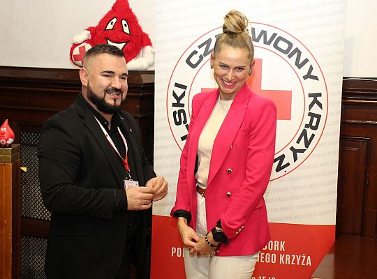 Dawcy krwi odznaczeni na gali PCK w ratuszu 59511