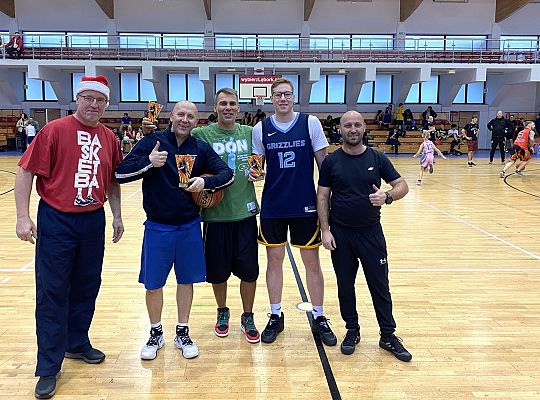 Mikołaj też gra w kosza! Mikołajkowy Turniej 59643