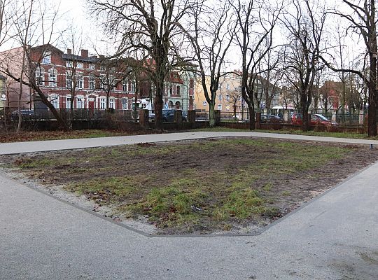 Park przy I LO po pierwszym etapie inwestycji 59951