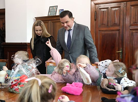 Mali kolędnicy odwiedzili Burmistrza 60050
