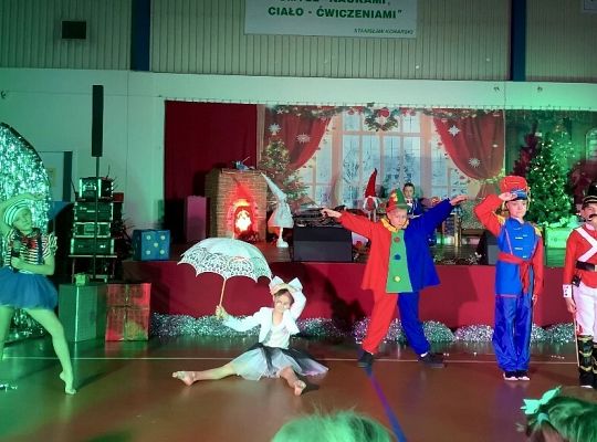 W szczytnym celu wystąpili w spektaklu w Szkole 60385