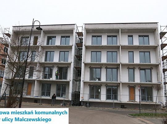 Przy ulicy Malczewskiego 25-27 trwa budowa trzech 60444