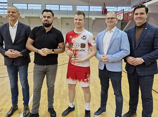 Zagrali o zwycięstwo w XXIV Halowym Turnieju Piłki 60552