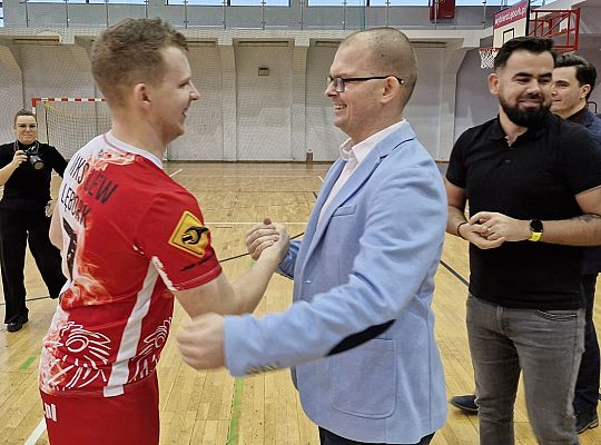 Zagrali o zwycięstwo w XXIV Halowym Turnieju Piłki 60562