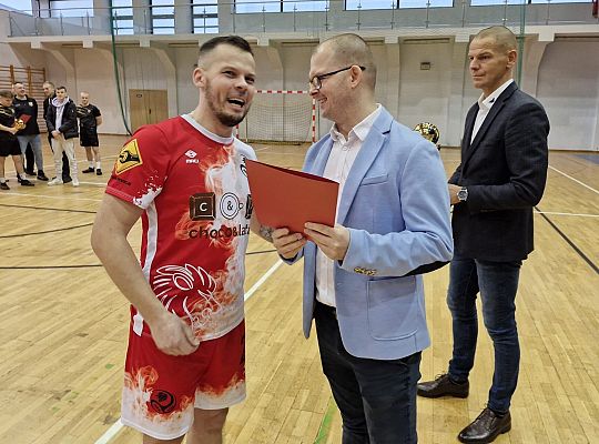 Zagrali o zwycięstwo w XXIV Halowym Turnieju Piłki 60565