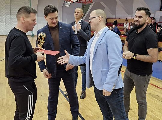 Zagrali o zwycięstwo w XXIV Halowym Turnieju Piłki 60564