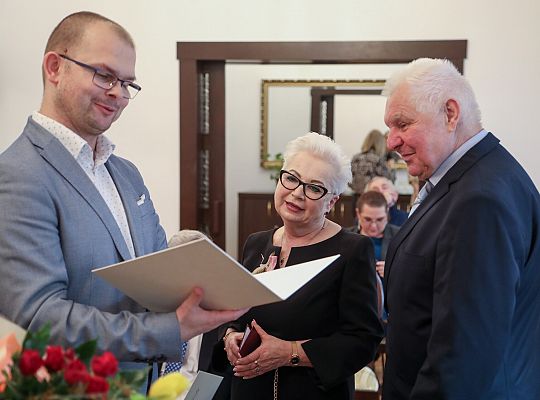 Złote Gody w ratuszu. Medale za długoletnie 60659