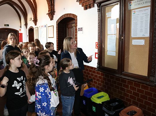 Uczniowie Szkoły Podstawowej w Łebuni odwiedzili 60885