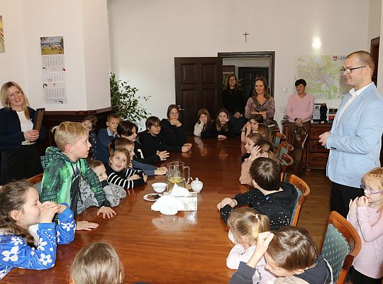Uczniowie Szkoły Podstawowej w Łebuni odwiedzili 60866