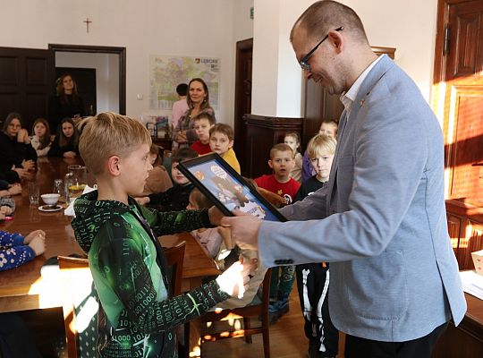 Uczniowie Szkoły Podstawowej w Łebuni odwiedzili 60869