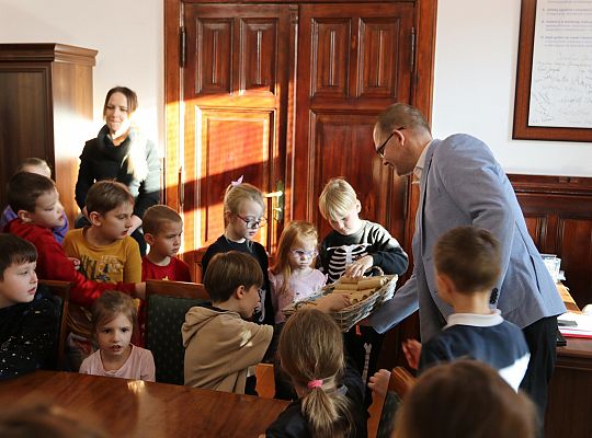 Uczniowie Szkoły Podstawowej w Łebuni odwiedzili 60872