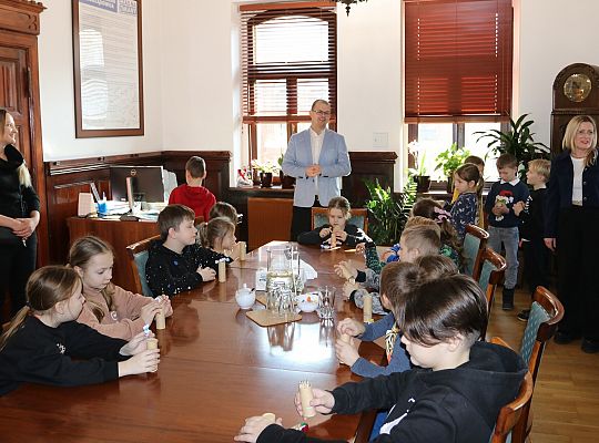 Uczniowie Szkoły Podstawowej w Łebuni odwiedzili 60871