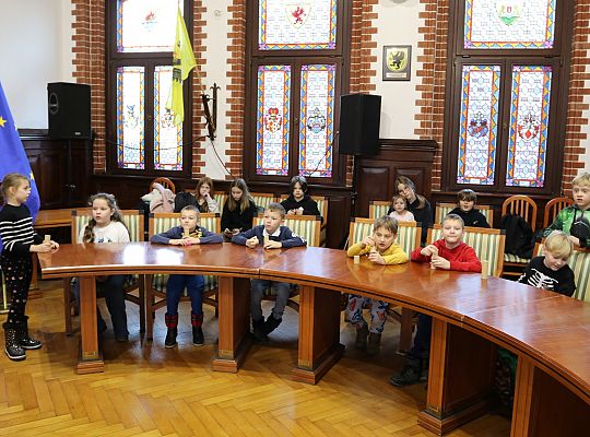 Uczniowie Szkoły Podstawowej w Łebuni odwiedzili 60875