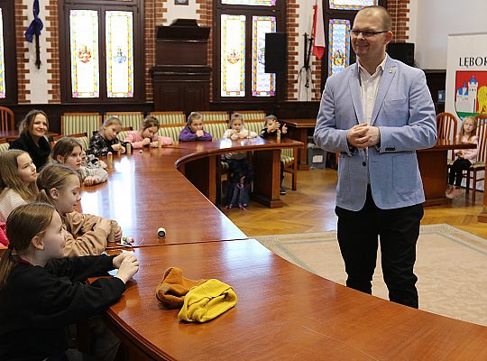 Uczniowie Szkoły Podstawowej w Łebuni odwiedzili 60880