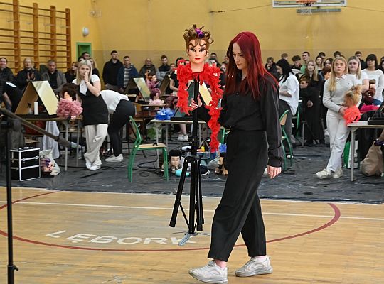 Uczniowie fryzjerskiego rzemiosła zaprezentowali 60961