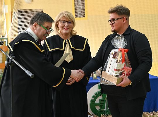 Uczniowie fryzjerskiego rzemiosła zaprezentowali 60970
