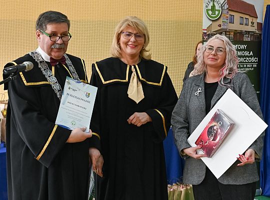 Uczniowie fryzjerskiego rzemiosła zaprezentowali 60971