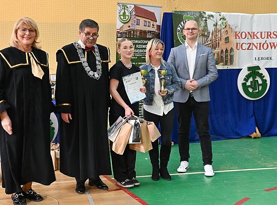 Uczniowie fryzjerskiego rzemiosła zaprezentowali 60941