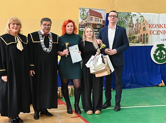 Uczniowie fryzjerskiego rzemiosła zaprezentowali 60944