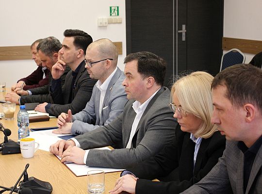 W Urzędzie Gminy Nowa Wieś Lęborska burmistrz i 61014