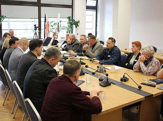 W Urzędzie Gminy Nowa Wieś Lęborska burmistrz i 61019