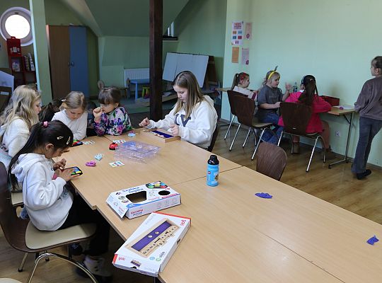 Dzieci i młodzież korzystają w ferie z ciekawych 61247