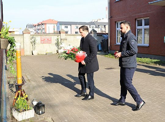W hołdzie ofiarom sowieckiej zbrodni na plebanii 61573