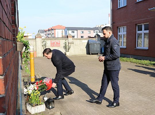 W hołdzie ofiarom sowieckiej zbrodni na plebanii 61574