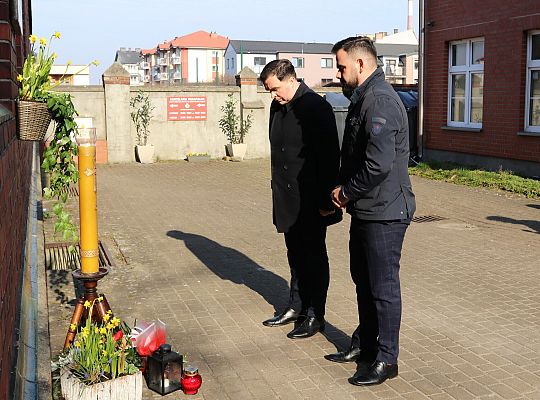 W hołdzie ofiarom sowieckiej zbrodni na plebanii 61575