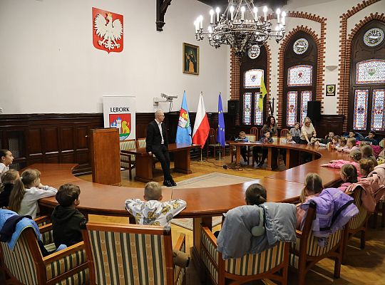 Spotkanie dzieci z burmistrzem w Urzędzie Miejskim 62027