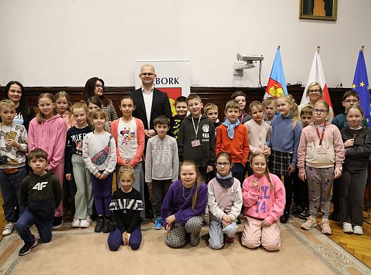 Spotkanie dzieci z burmistrzem w Urzędzie Miejskim 62031