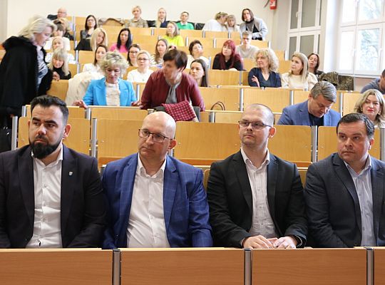 Dzieci i młodzież potrzebują poczucia 62340