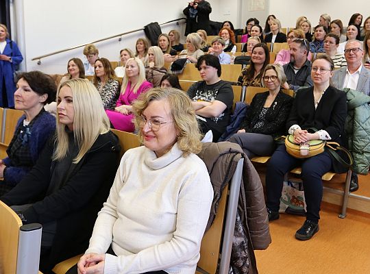 Dzieci i młodzież potrzebują poczucia 62351