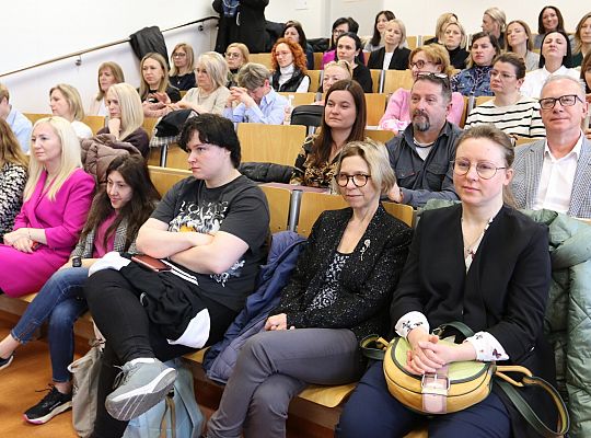 Dzieci i młodzież potrzebują poczucia 62352