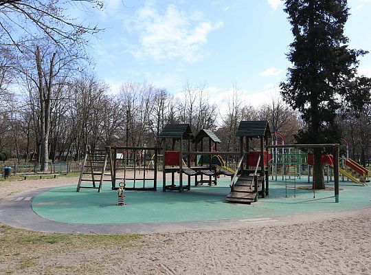 Nowe toalety przy placach zabaw – wygoda i higiena 62375