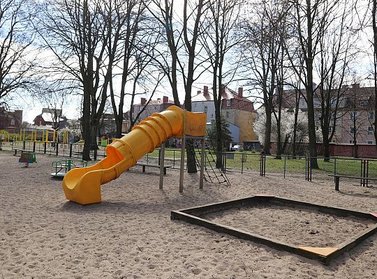 Nowe toalety przy placach zabaw – wygoda i higiena 62376