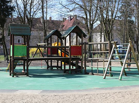 Nowe toalety przy placach zabaw – wygoda i higiena 62374
