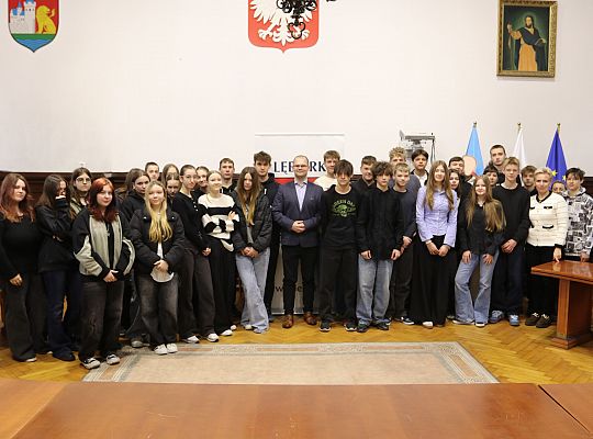 Ósmoklasiści z SP 3 poznali kulisy pracy ratusza! 62417