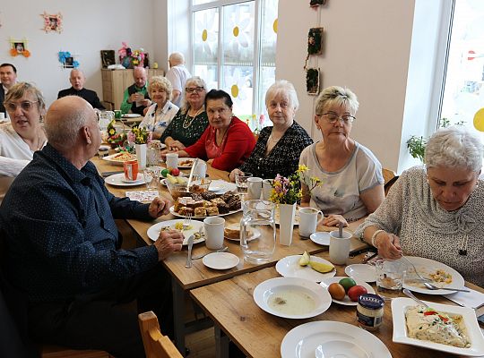 Na wielkanocnym śniadaniu z seniorami 62437