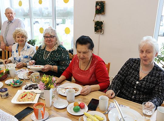Na wielkanocnym śniadaniu z seniorami 62439