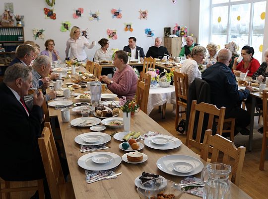 Na wielkanocnym śniadaniu z seniorami 62449