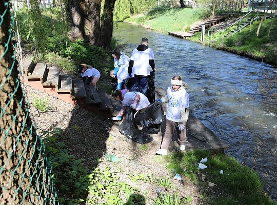 Mieszkańcy ruszyli nad Łebę – wspólne sprzątanie w 62562