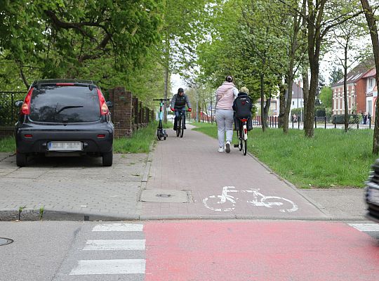 Krawężnik przed obniżeniem 62701
