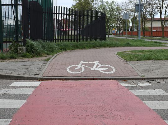 Krawężnik przed obniżeniem 62700