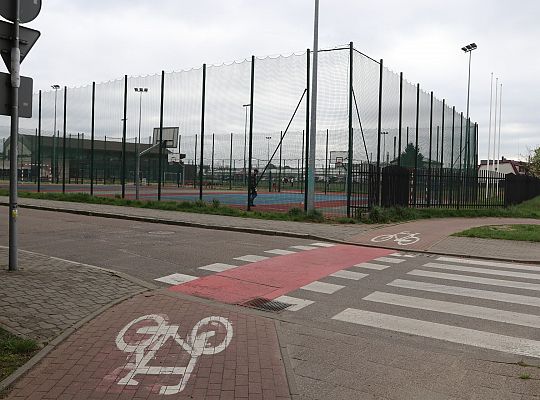 Krawężnik przed obniżeniem 62711