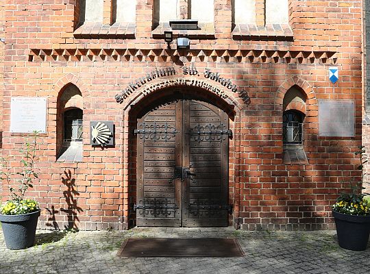 Zabytkowy witraż odzyska blask – dotacja na prace 62973