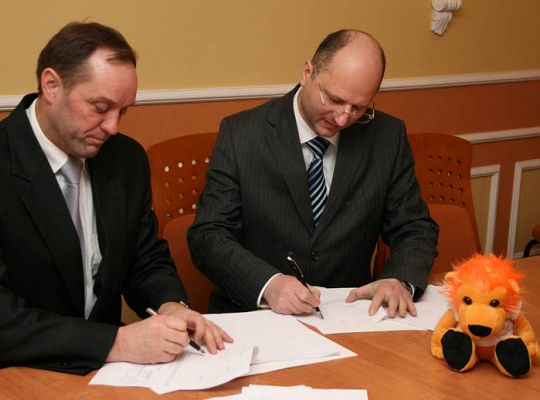 Umowa na 4 mln zł dofinansowania na kanalizację 1990