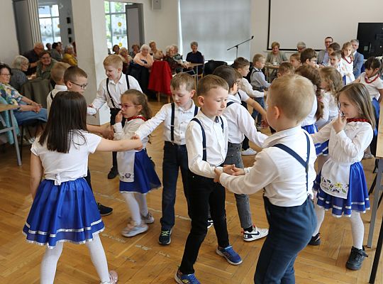 Radośnie i z sercem – Dzień Matki na spotkaniu 63468