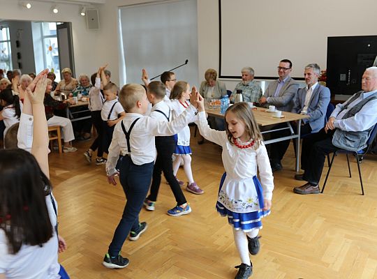 Radośnie i z sercem – Dzień Matki na spotkaniu 63473
